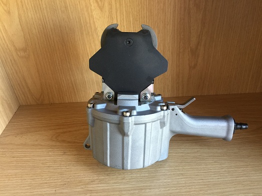 双牙咬扣器